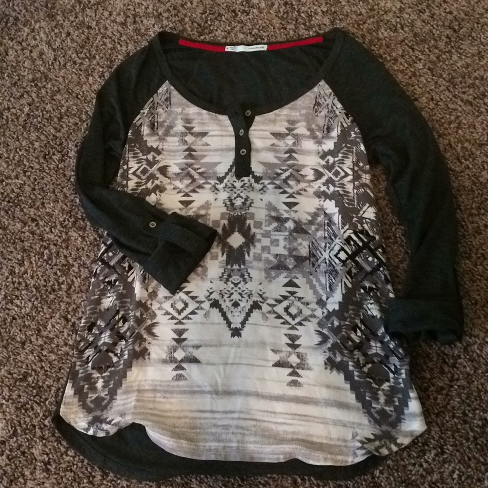 Loose fitting shirt
